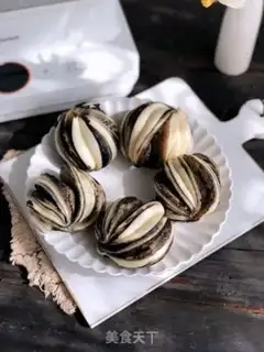 Make Black sesame sauce rolls step 9