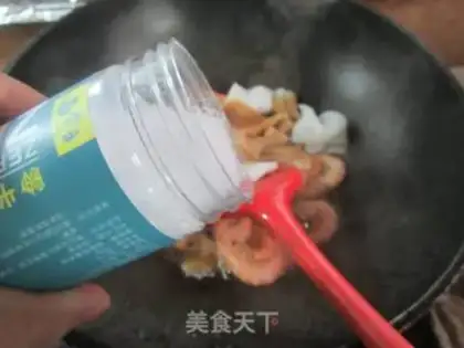 Make Live shrimps and hot potatoes step 7