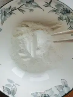 Make Western red soup step 1
