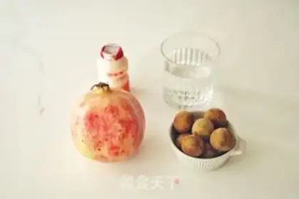 Make One minute of pomegranate juice step 0