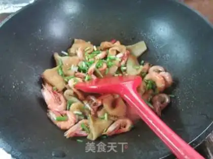 Make Live shrimps and hot potatoes step 8