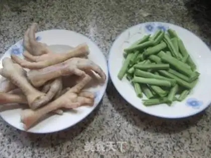 Make Four seasons of chicken claws step 0