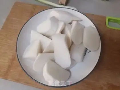 Make A lamb stew with radish step 1