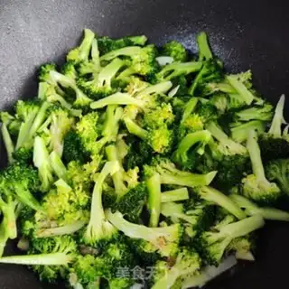 Make Garlic broccoli step 3