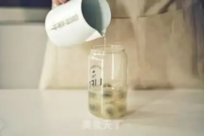 Make One minute of pomegranate juice step 3
