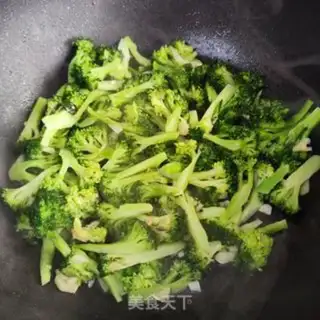 Make Garlic broccoli step 4