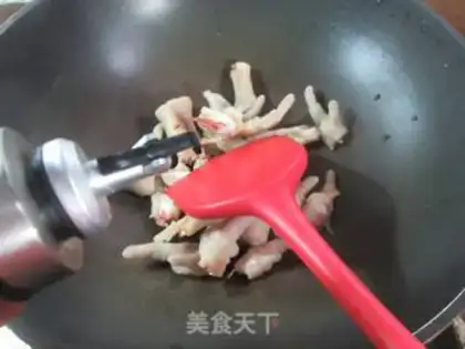 Make Four seasons of chicken claws step 3