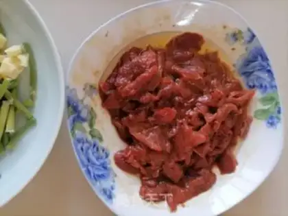 Make Garlic beef step 1