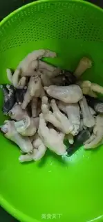 Make Peanut chicken claws step 1