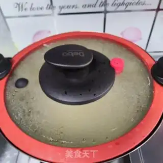 Make Apple rice porridge step 1
