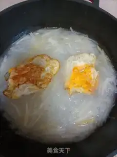 Make Egg soup for a white radish fan step 6