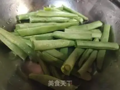Make Four seasons of red bean roasted duck step 1