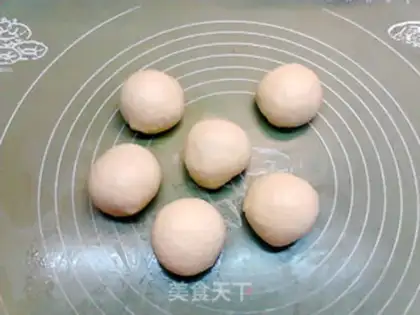 Make Sesame sauce, red sugar bread step 7