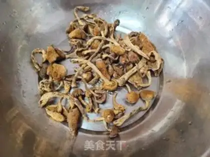 Make Slipped mushrooms and fried meat step 1