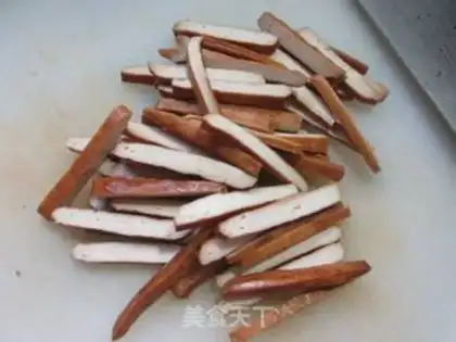 Make Pickles, chicken legs, fragrance step 1