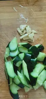 Make Shrimp eggs fried cucumbers step 1