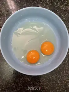 Make Tomato eggs and blue flowers step 0