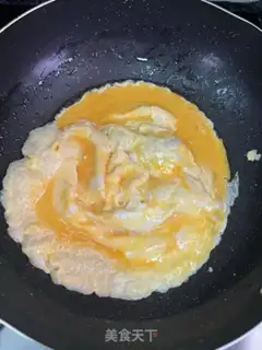 Make Tomato eggs and blue flowers step 4