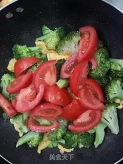 Make Tomato eggs and blue flowers step 7
