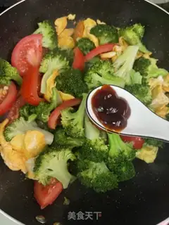 Make Tomato eggs and blue flowers step 8