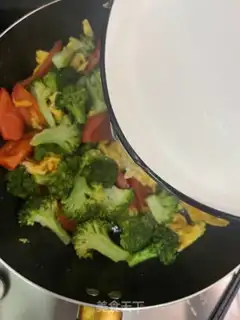 Make Tomato eggs and blue flowers step 10