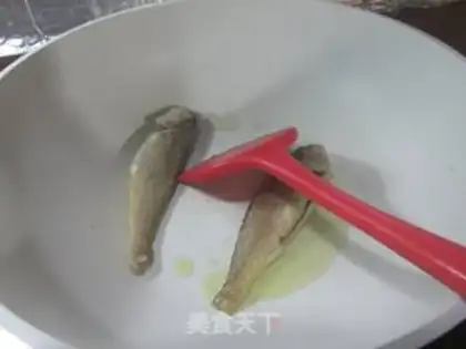 Make The little yellow fish burn the tarp belly step 2