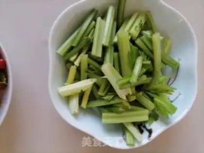 Make Celery fried dry step 0