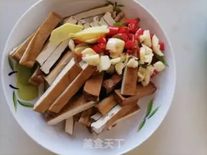 Make Celery fried dry step 1