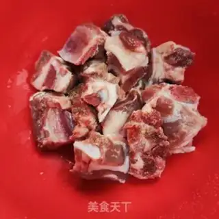 Make Lotus peanut stew ribs step 1