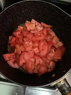 Make Tomato chicken gravy noodles step 3