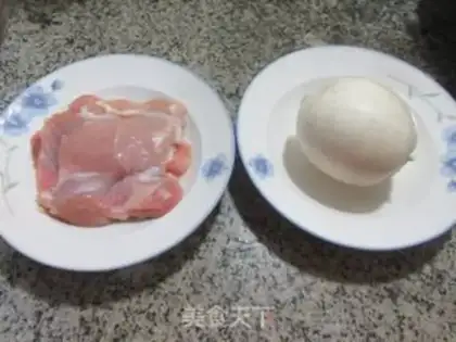 Make Chicken leg and radish step 0