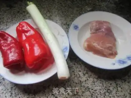 Make Onion chicken leg, red pepper step 0