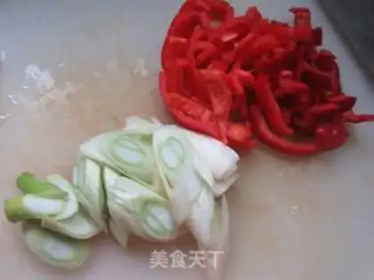 Make Onion chicken leg, red pepper step 1
