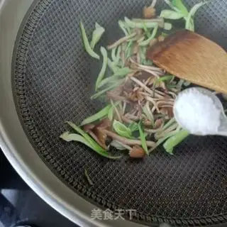 Make Little chicken crumbs, shrimp noodles step 9