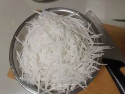 Make Shrimp radish soup step 1