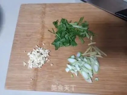 Make Shrimp radish soup step 2