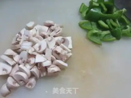 Make Spam mushrooms, tomato pepper step 1