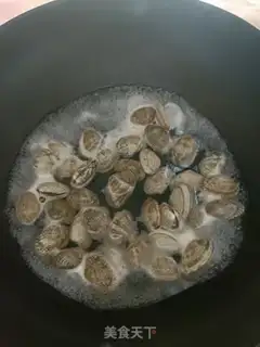 Make Garlic manicure step 1