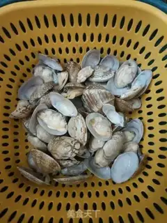 Make Garlic manicure step 2