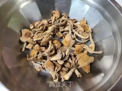 Make Rolling mushroom fried chicken chest step 1