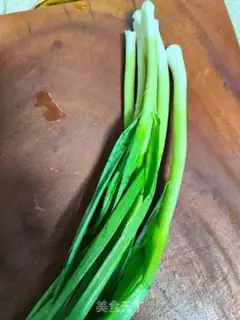 Make Duck eggs and garlic flowers step 0
