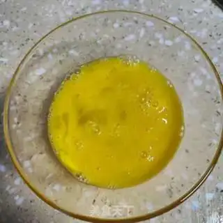 Make Duck eggs and garlic flowers step 3