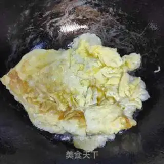 Make Duck eggs and garlic flowers step 6