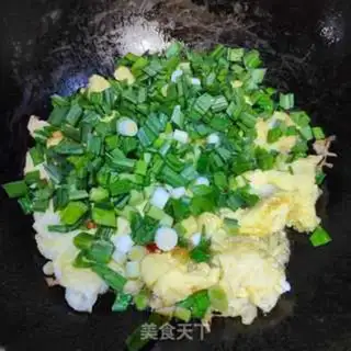 Make Duck eggs and garlic flowers step 8