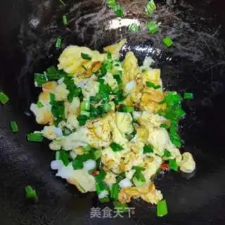 Make Duck eggs and garlic flowers step 9