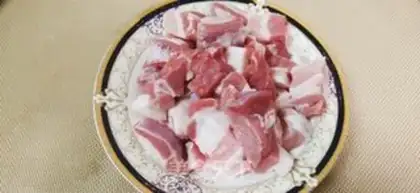 Make Garlic red meat step 0