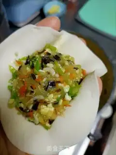 Make Scrambled eggs step 1