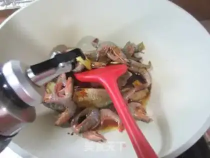 Make Red burning seafood step 3