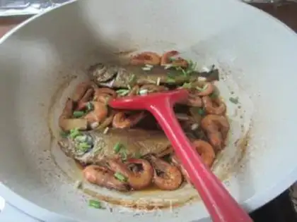 Make Red burning seafood step 8