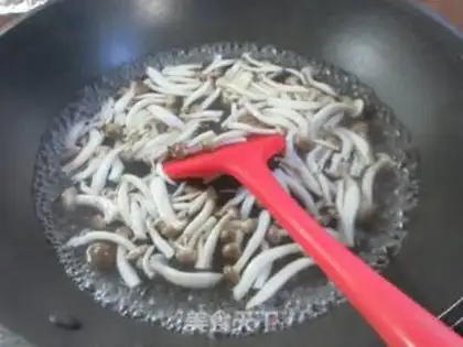 Make Tomato fried crab mushrooms step 4